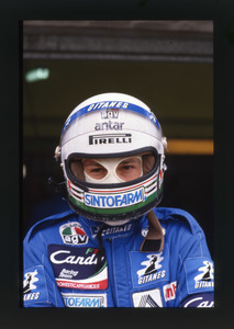 Il pilota Andrea De Cesaris (n.25) della scuderia Ligier