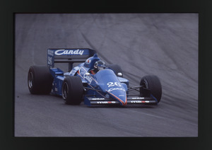 Il pilota Jacques Laffite (n.26) su Ligier-Renault gommata Pirelli