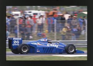 Il pilota Jacques Laffite (n.26) su Ligier-Renault gommata Pirelli