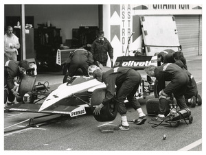 Il pilota Nelson Piquet (n. 7) ai box Brabham