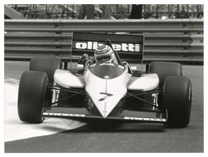Il pilota Nelson Piquet (n. 7) su Brabham-BMW gommata Pirelli