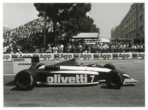 Il pilota Nelson Piquet (n. 7) su Brabham-BMW gommata Pirelli