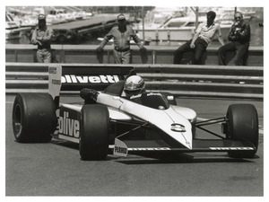 Il pilota Fran&ccedil;ois Hesnault (n. 8) su Brabham-BMW gommata Pirelli