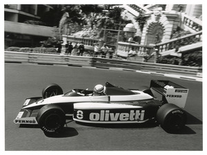 Il pilota Fran&ccedil;ois Hesnault (n. 8) su Brabham-BMW gommata Pirelli