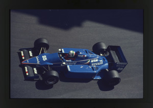 Il pilota Andrea De Cesaris (n. 25) su Ligier-Renault gommata Pirelli