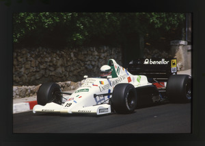 Il pilota Teo Fabi (n. 19) su Toleman-Hart gommata Pirelli