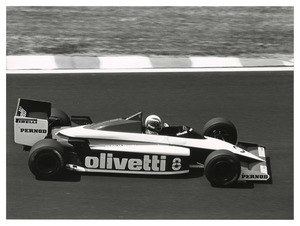 Il pilota Marc Surer (n. 8) su Brabham-BMW gommata Pirelli