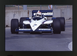 Il pilota Nelson Piquet (n.7) su su Brabham-BMW gommata Pirelli