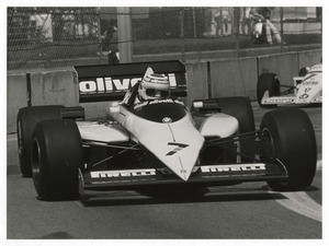Il pilota Nelson Piquet (n. 7) su Brabham-BMW gommata Pirelli