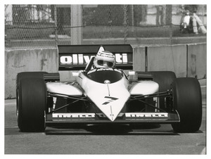 Il pilota Nelson Piquet (n. 7) su Brabham-BMW gommata Pirelli