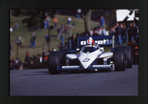 Il pilota Marc Surer (n.8) su Brabham-BMW gommata Pirelli