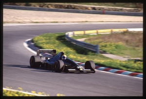 Il pilota Roberto Moreno (n.33) su EuroBrun-Judd gommata Pirelli