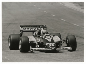 Il pilota Pierluigi Martini (n.29) su Minardi-Motori Moderni gommata Pirelli