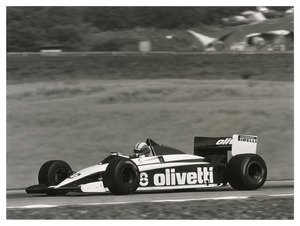 Il pilota Marc Surer (n.8) su Brabham-BMW gommata Pirelli