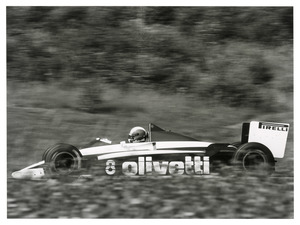 Il pilota Marc Surer (n.8) su Brabham-BMW gommata Pirelli