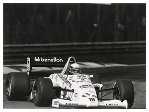 Il pilota Teo Fabi (n. 19) su Toleman-Hart gommata Pirelli