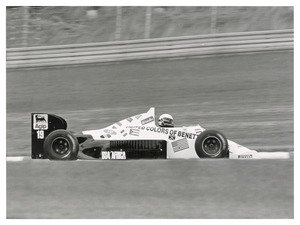 Il pilota Teo Fabi (n. 19) su Toleman-Hart gommata Pirelli
