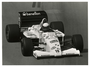 Il pilota Teo Fabi (n. 19) su Toleman-Hart gommata Pirelli