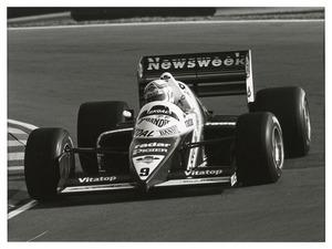 Il pilota Philippe Alliot su RAM-Hart durante il campionato 1985