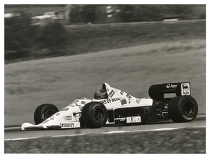 Il pilota Piercarlo Ghinzani su Toleman-Hart durante il campionato 1985