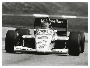 Il pilota Piercarlo Ghinzani (n. 20) su Toleman-Hart gommata Pirelli