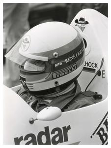 Il pilota Manfred Winkelhock su RAM-Hart durante il campionato 1985
