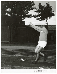 Il martellista Teseo Taddia (G.S.Pirelli), vincitore con un lancio di metri 55,86