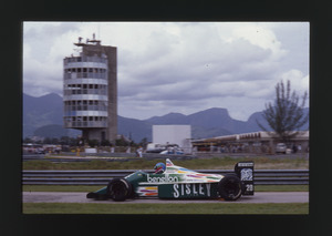 Il pilota Gerhard Berger (n. 20) su Benetton-BMW gommata Pirelli