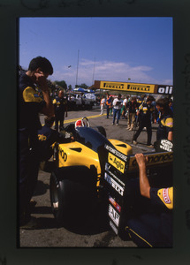 Il pilota Andrea De Cesaris (n. 23) ai box Minardi