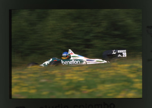 Il pilota Gerhard Berger (n. 20) su Benetton-BMW gommata Pirelli