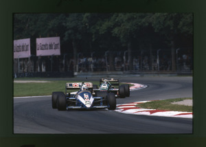 Il pilota Ren&eacute; Arnoux (n. 25) su Ligier-Renault davanti a Teo Fabi (n. 19) su Benetton-BMW