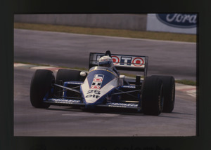 Il pilota Ren&eacute; Arnoux (n. 25) su Ligier-Renault gommata Pirelli