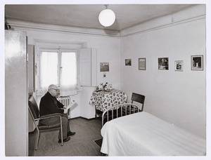 Una cameretta ad un letto per ospiti. Il sig. Campaner Luigi di anni 76, alla Casa di Riposo dal dicembre 1962