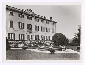 La facciata esterna della villa. L'immagine è pubblicata in Fatti e Notizie n. 4, 1950