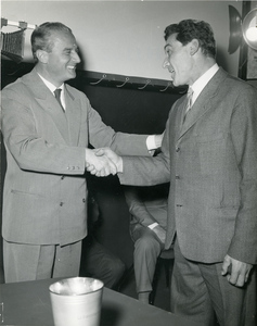 Adolfo Consolini premiato durante la festa dell'atleta del 1958