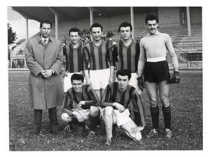 Una squadra partecipante al torneo di calcio