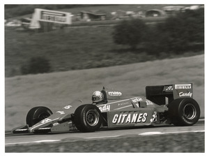 Andrea De Cesaris su Ligier/Renault durante il Gran Premio del Brasile