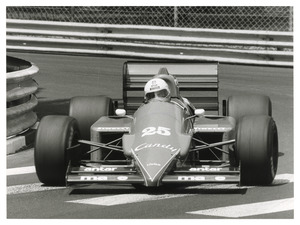 Andrea de Cesaris su Ligier JS 25 numero 25