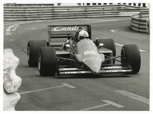 Andrea de Cesaris su Ligier JS 25 numero 25