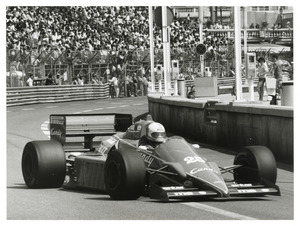 Andrea de Cesaris su Ligier JS 25 numero 25