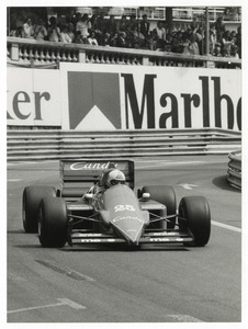 Andrea de Cesaris su Ligier JS 25 numero 25