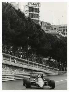 Andrea de Cesaris su Ligier JS 25 numero 25