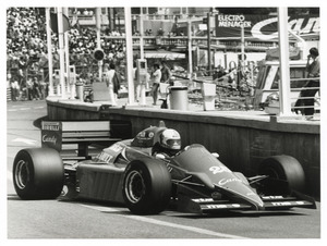 Andrea de Cesaris su Ligier JS 25 numero 25