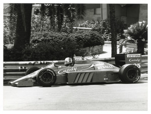 Andrea de Cesaris su Ligier JS 25 numero 25