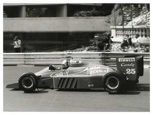 Andrea de Cesaris su Ligier JS 25 numero 25