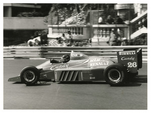Jacques Laffite su Ligier JS 25 numero 26
