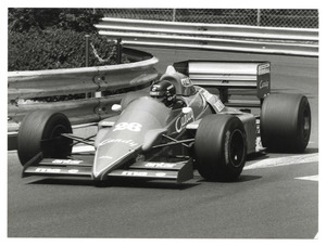 Jacques Laffite su Ligier JS 25 numero 26
