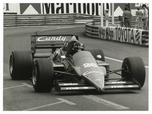 Jacques Laffite su Ligier JS 25 numero 26