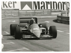Jacques Laffite su Ligier JS 25 numero 26