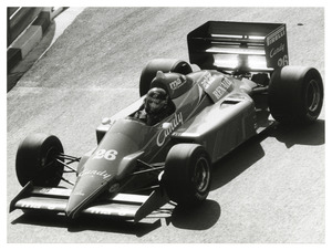 Jacques Laffite su Ligier JS 25 numero 26